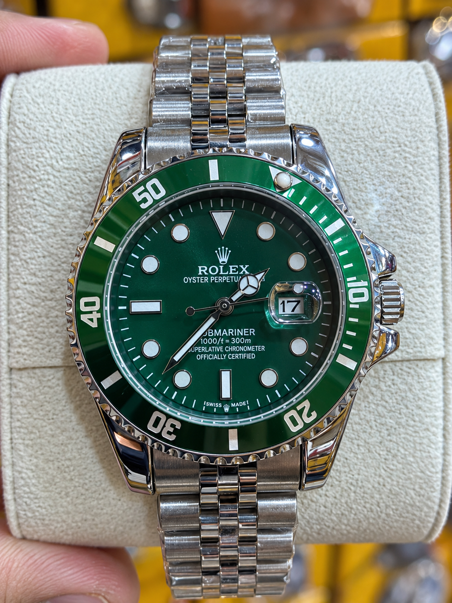 Luxury Green Diver Style Stainless Steel Watch